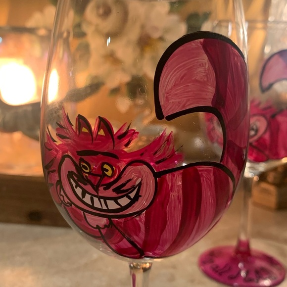 DISNEY CLASSICS ALICE IN WONDERLAND CHESHIRE CAT WINE GLASS set 3 - Picture 4 of 7